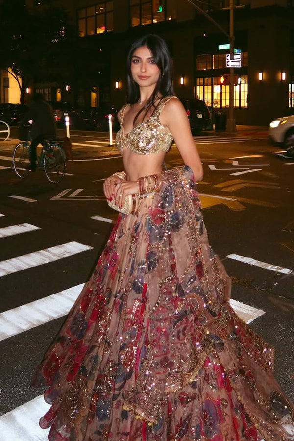 Ashna Grey in Suha