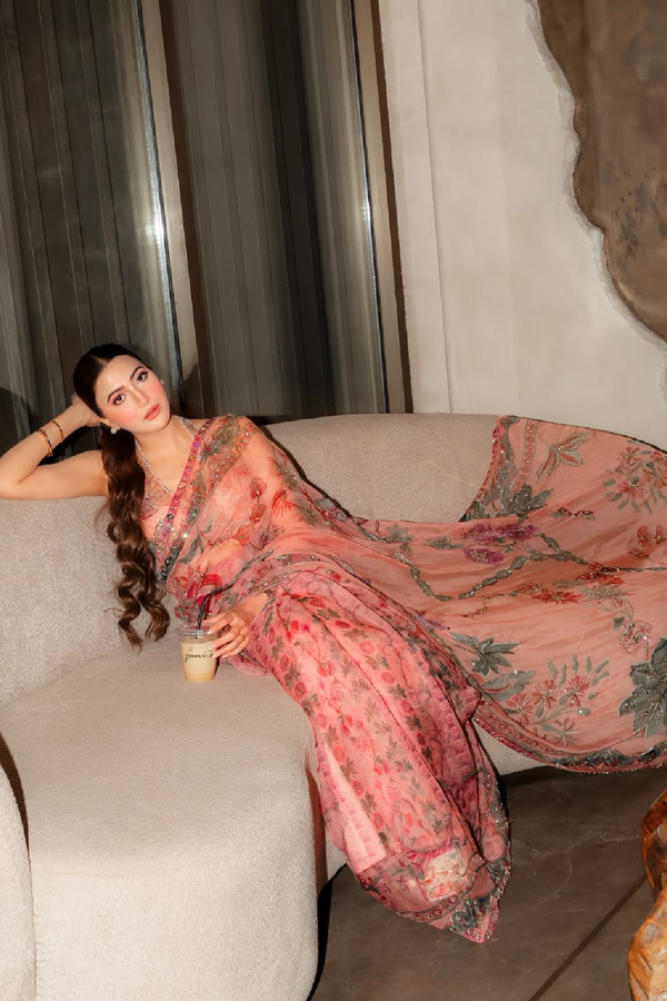 Sara Ali In Itr Saree